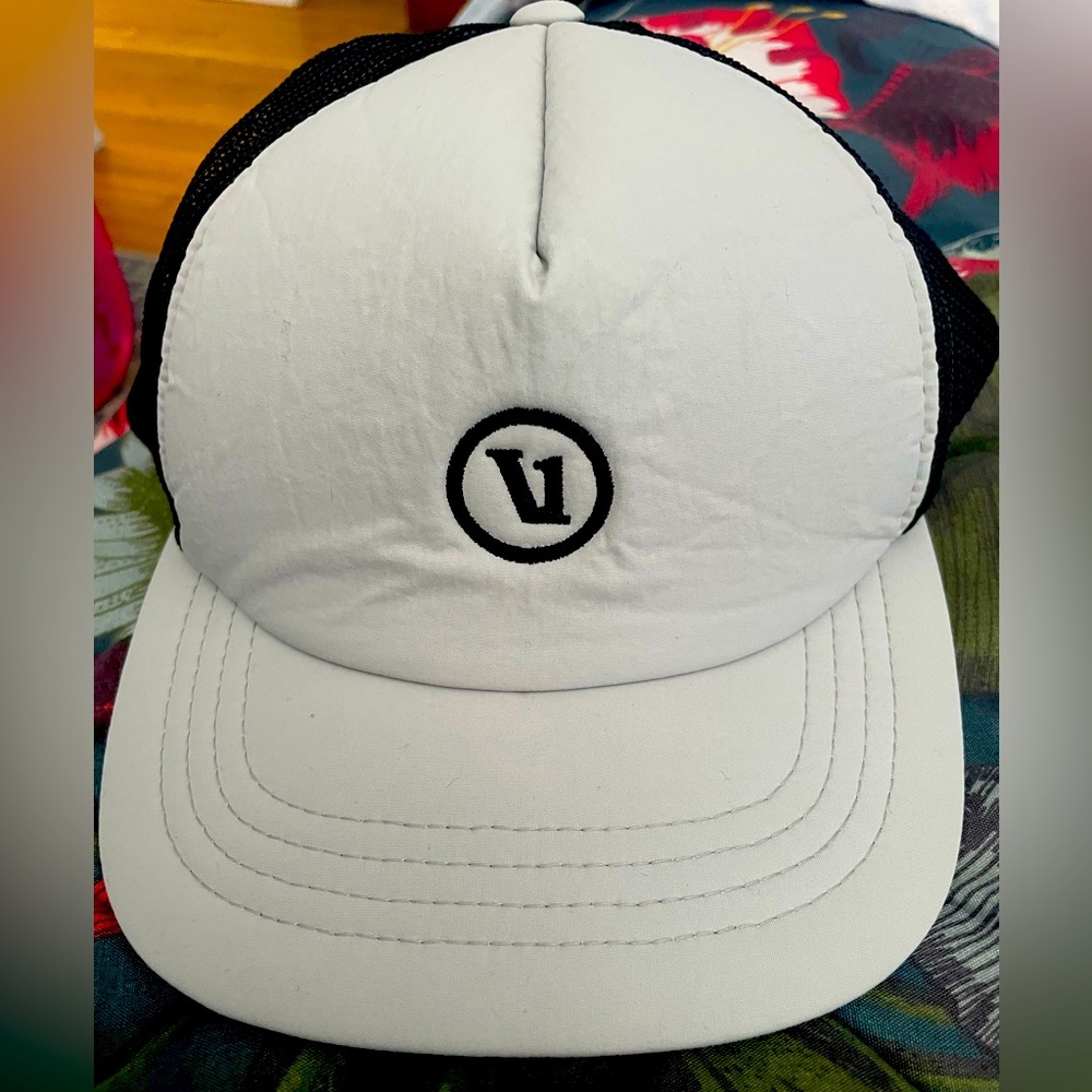 Vuori Ball Cap - SnapBack Unigender Hat